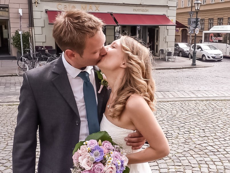 Anna und Andi - Eine Liebe fürs Leben Anna und Andi küssen sich