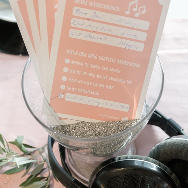 Mit Musikwunschzetteln können die Hochzeitsgäste ihre Wünsche äußern