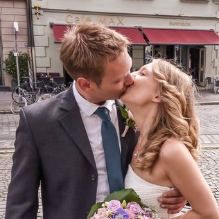 Sich kennenlernen, das ist der Anfang einer jeden Ehe Sich kennenlernen, das ist der Anfang einer jeden Ehe