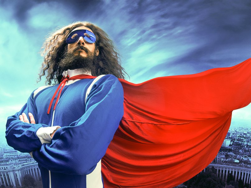 Authentischer Held in Siegerpose