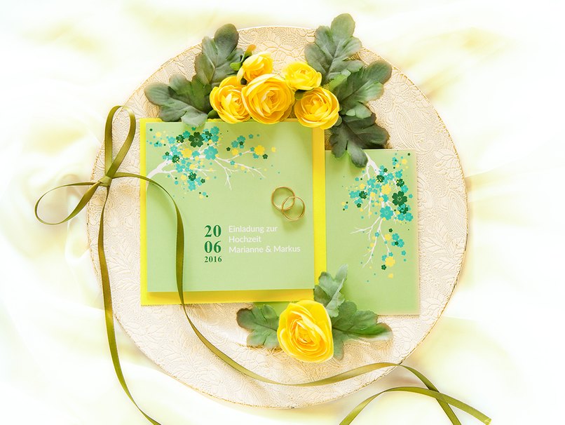 Die Hochzeitsfarben Gelb und Grün sind auch auf den Hochzeitskarten vertreten Die Hochzeitsfarben Gelb und Grün sind auch auf den Hochzeitskarten vertreten