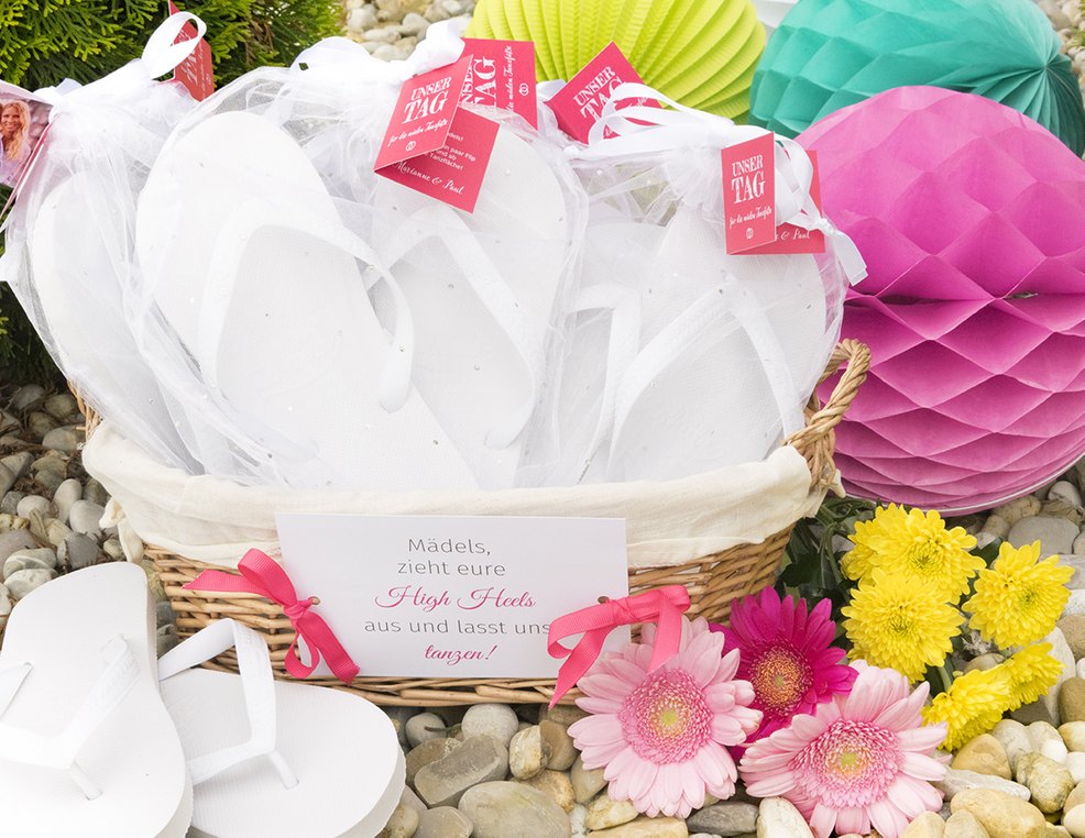 Flip Flops für die müden Füße auf der Hochzeit