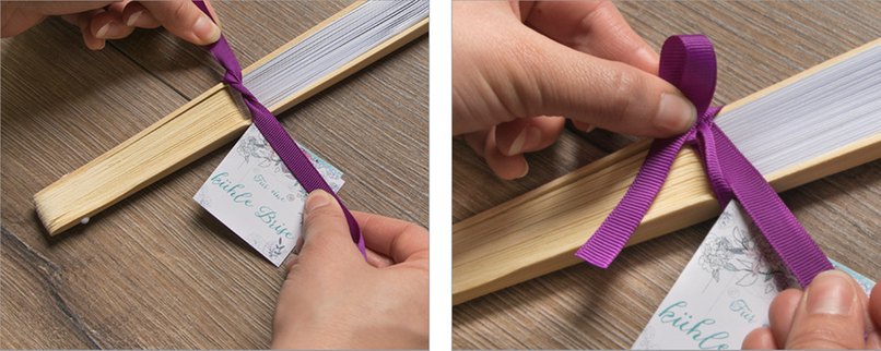 Schritt 2: Hochzeitsfächer schließen und das Bändchen samt Anhänger befestigen. Bändchen samt Geschenkanhänger am Fächer festbinden und eine Schleife binden.