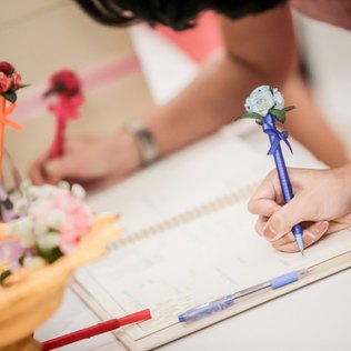 3 Tipps, um ein einladendes Gästebuch zum Geburtstag zu gestalten 3 Tipps, um ein einladendes Gästebuch zum Geburtstag zu gestalten