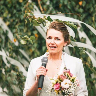 Egal ob Dankesrede oder Rede der Trauzeugen, eine Hochzeitsrede sollte immer ehrlich sein Egal ob Dankesrede oder Rede der Trauzeugen, eine Hochzeitsrede sollte immer ehrlich sein