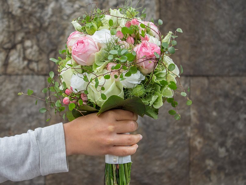 Welche Blumen kannst du in unserem Brautstrauß erkennen - rate mit! Brautstrauß in grün, weiß und zarten Rosatönen