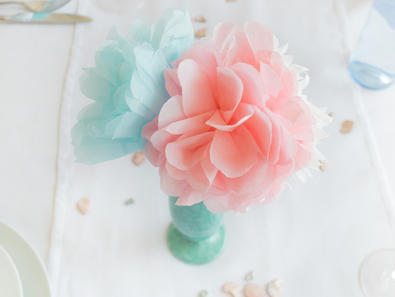Pompons lassen sich sogar zu unterschiedlichen Blumenarten basteln Pompons lassen sich sogar zu unterschiedlichen Blumenarten basteln