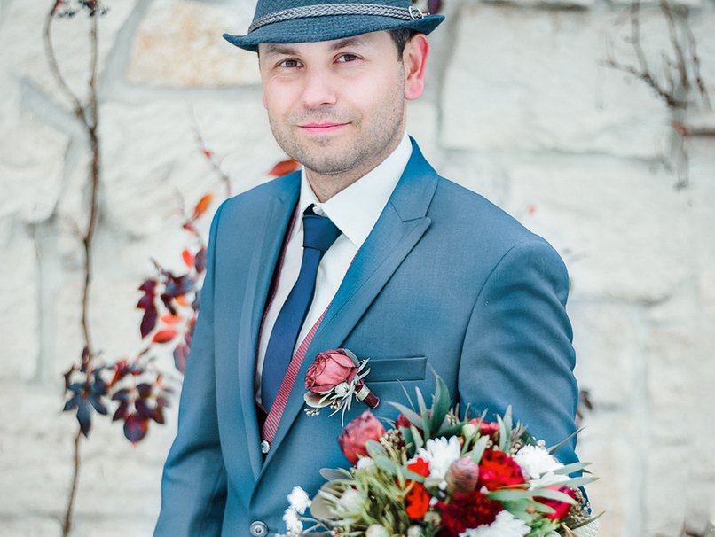 Das Styling des Bräutigams im Winter