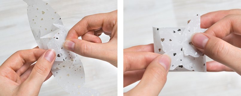 Schritt 7 und 8: Bastelpapier zusammenstecken Verpackung befüllen und Laschen ineinander stecken.