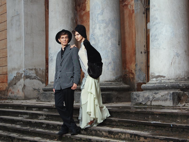 Brautpaar feiert Vintage-Hochzeit