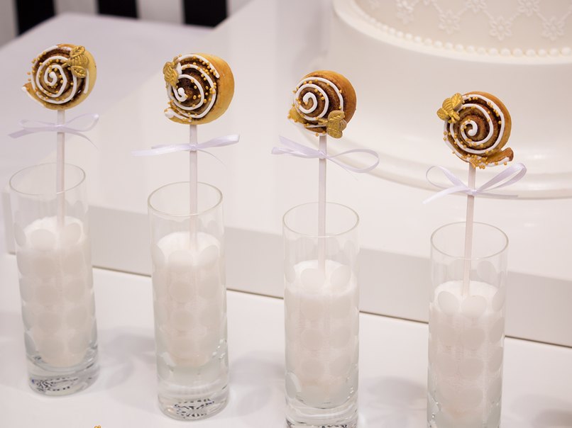 Traumhafte Minidesserts, wie diese Zimtschnecken am Spieß bei Sweet Diva verleiteten uns schier zum Zugreifen.