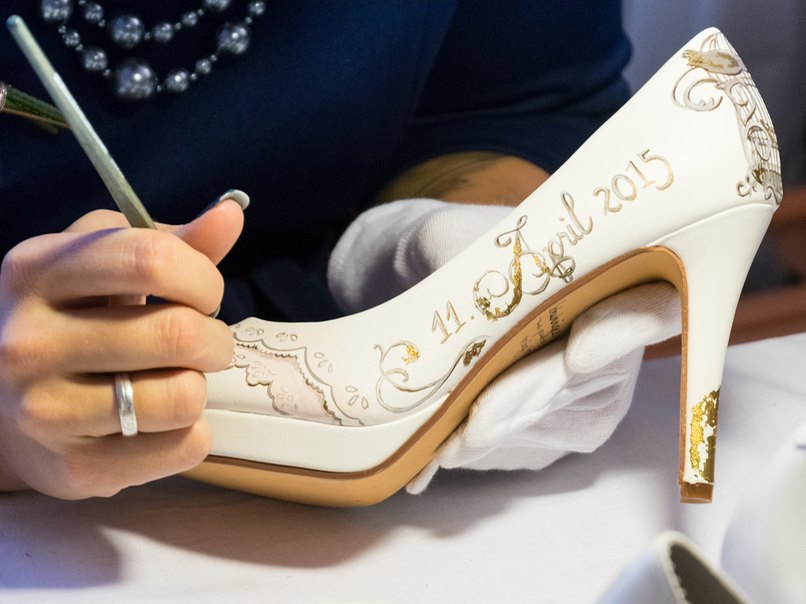 Upcycling nicht nur Recycling! Auch beim Brautschuh Verzierter Stöckelschuh