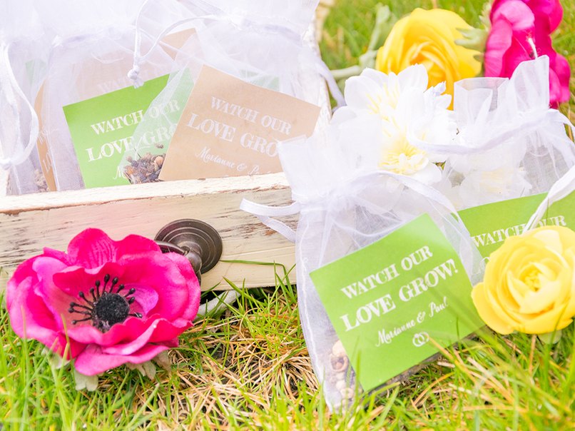 Liebe muss wachsen. Am besten mit diesen Seedbombs als Gastgeschenk zur Hochzeit. Liebe muss wachsen. Am besten mit diesen Seedbombs als Gastgeschenk zur Hochzeit.