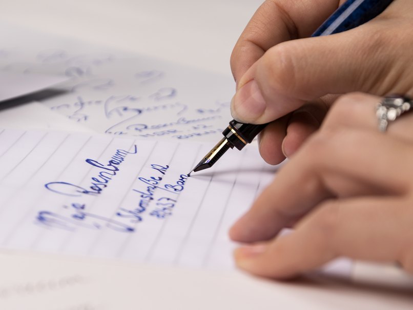 Adresse in eigener Handschrift geschrieben