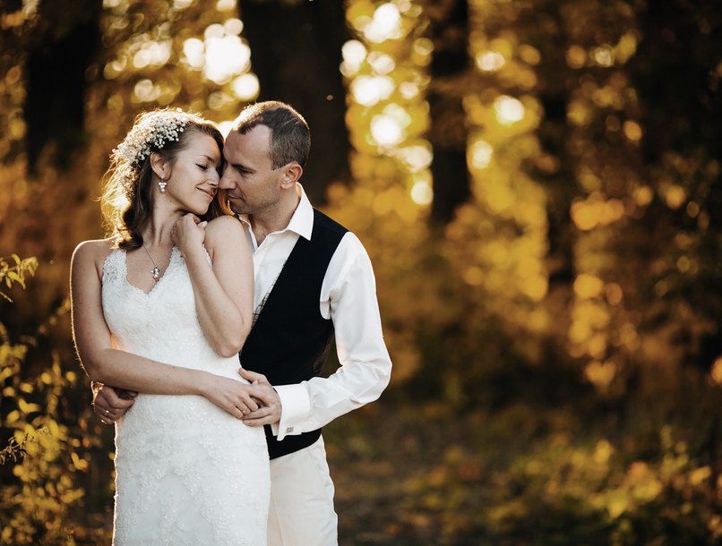 Besonders natürlich wird die Brautfrisur mit offenen Haaren