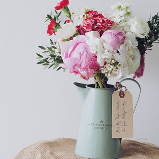 Shabby Chic Vase mit Blumen Shabby Chic Vase mit Blumen