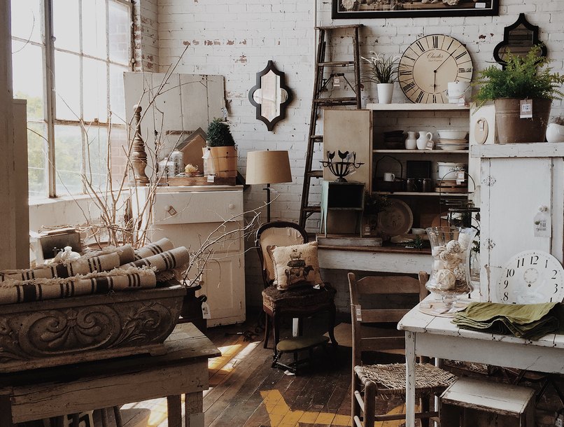 Goldgrube Flohmarkt. Hier findet Ihr Eure Shabby Chic Stücke. Goldgrube Flohmarkt. Hier findet Ihr Eure Shabby Chic Stücke.