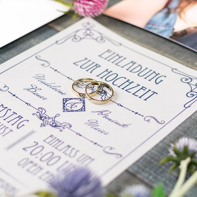 Transparente Einleger machen die Hochzeitseinladung zum Hingucker