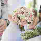 Klassischer Brautstrauß in beige und rosa Pastelltönen