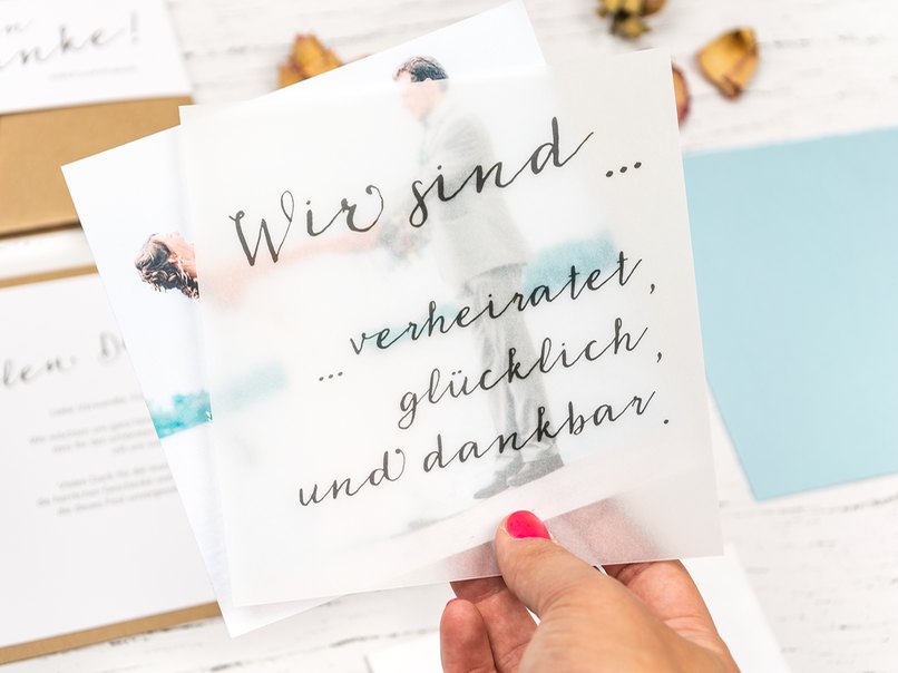 Mit einem transparentem Einleger werden die Danksagungskarten schnell zum Blickfang. 