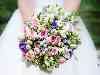 Natürlich sollten sich auch bei der Blumen-Hochzeit Eure Lieblingsblumen im Brautstrauß befinden.