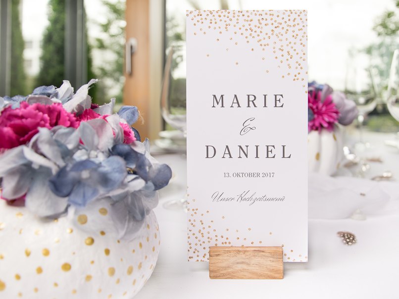 Stilvolle Tischdeko mit Karte