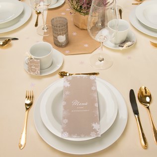 Winter Tischdeko Inspiration in Beige und Weiß