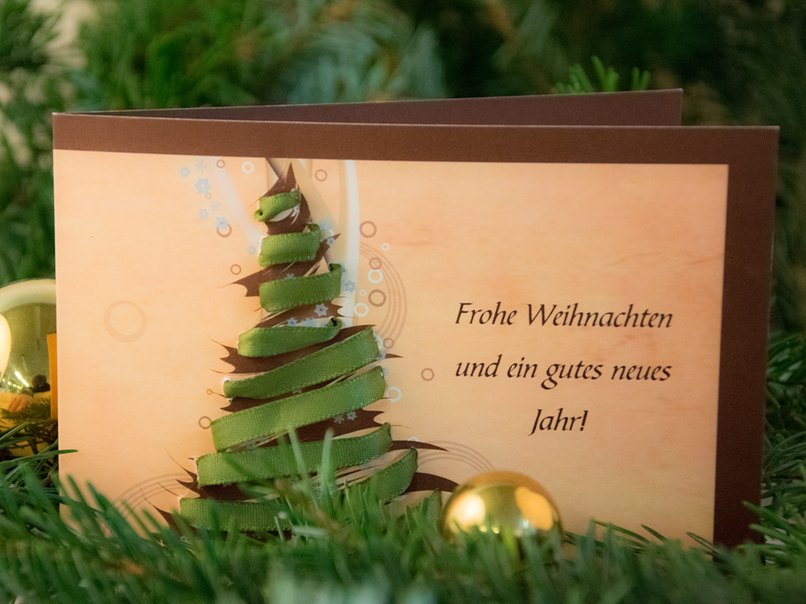 Weihnachtskarte mit Satinband als Baum