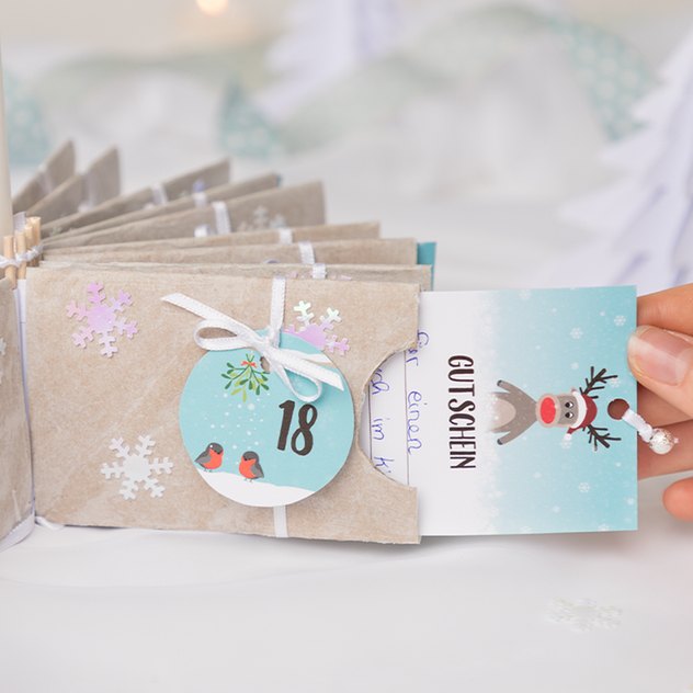 Ein selbst gemachter Adventskalender aus leeren Klopapierrollen