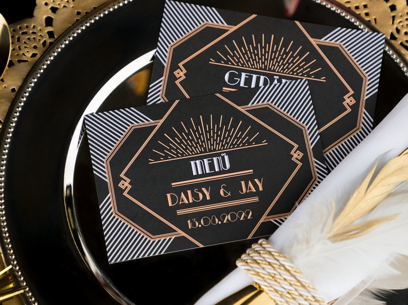 Menü- und Getränkekarten runden die Papeterie ab.