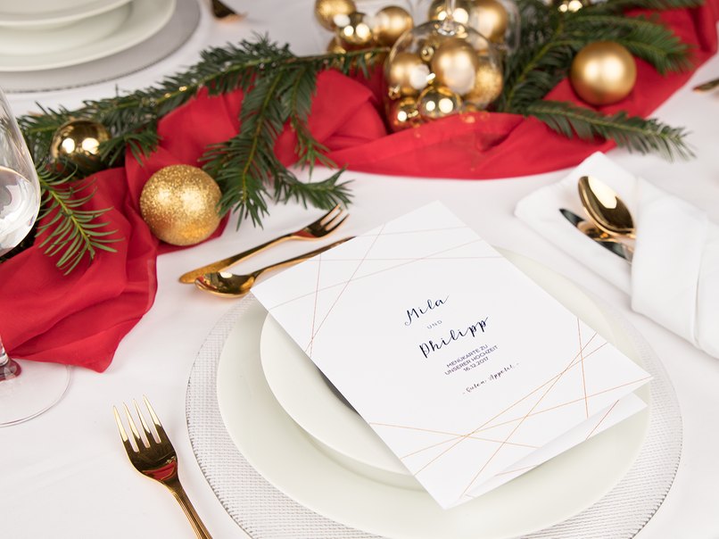 Zu Weihnachten darf es ruhig einmal eine Menükarte geben. Zu Weihnachten darf es ruhig einmal eine Menükarte geben.