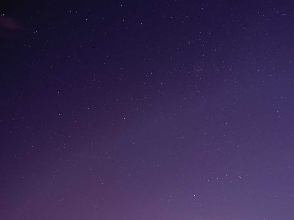 Sternenhimmel in der Farbe Ultra Violet